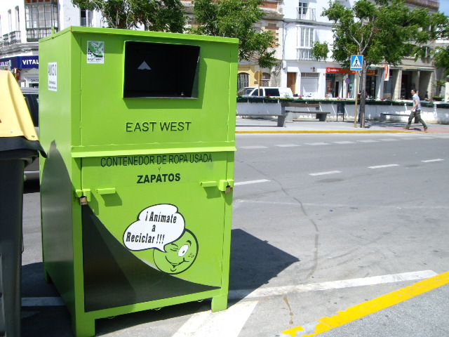 Contenedor de reciclaje de ropa