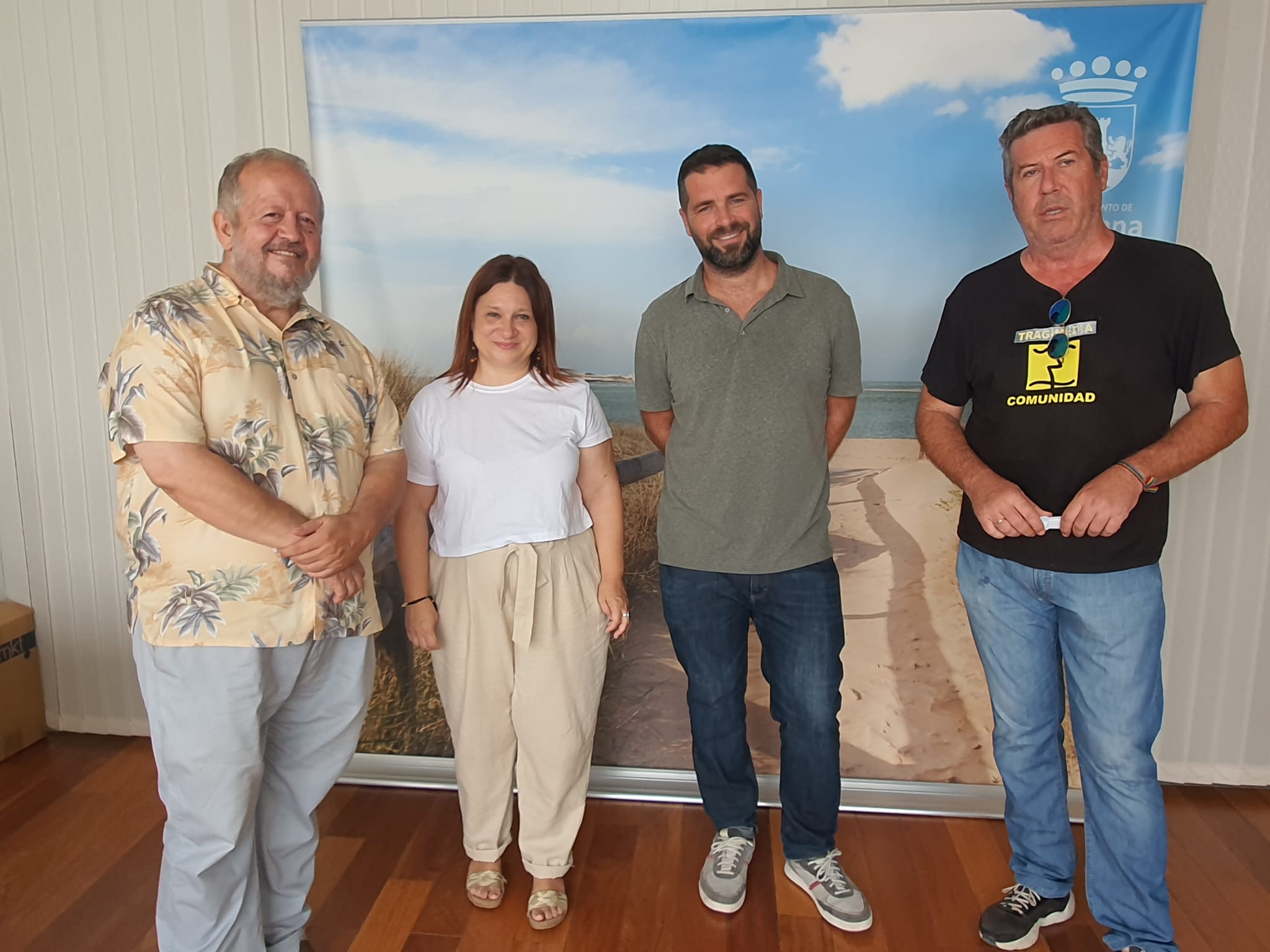 El delegado de Medio Ambiente, Roberto Palmero; la delegada municipal de Cultura, Susana Rivas; el organizador del evento, Gari León, y el...