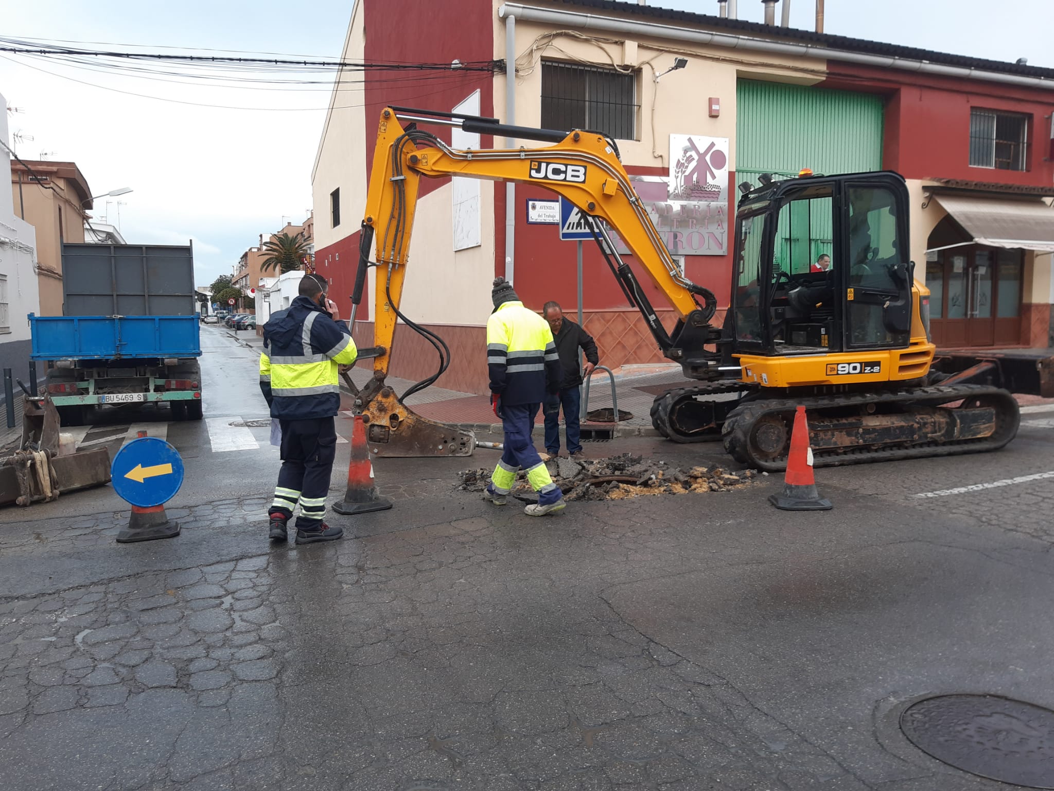 Tareas de mantenimiento de las redes municipales de agua y saneamiento.